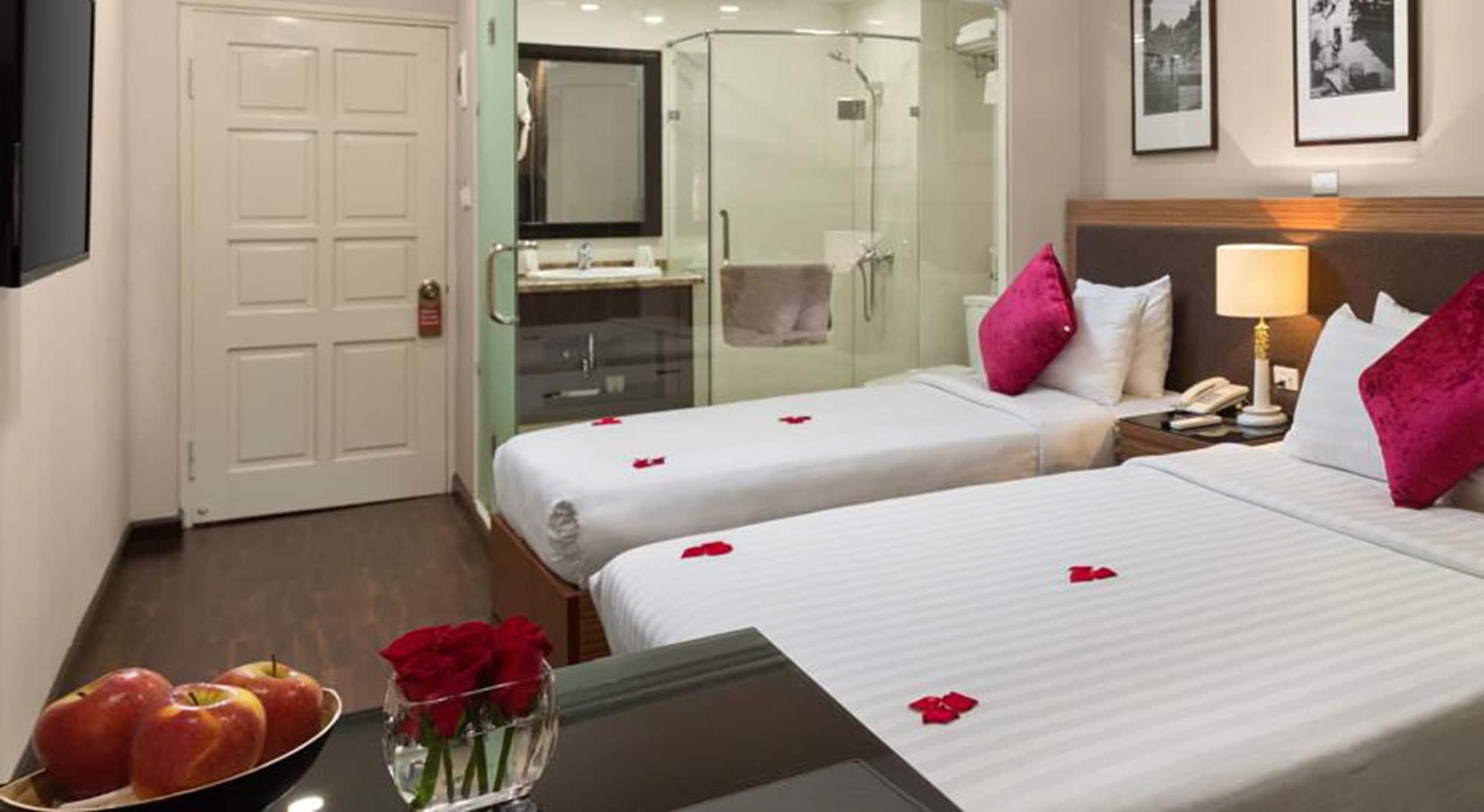 Golden Moon & Travel Hotel