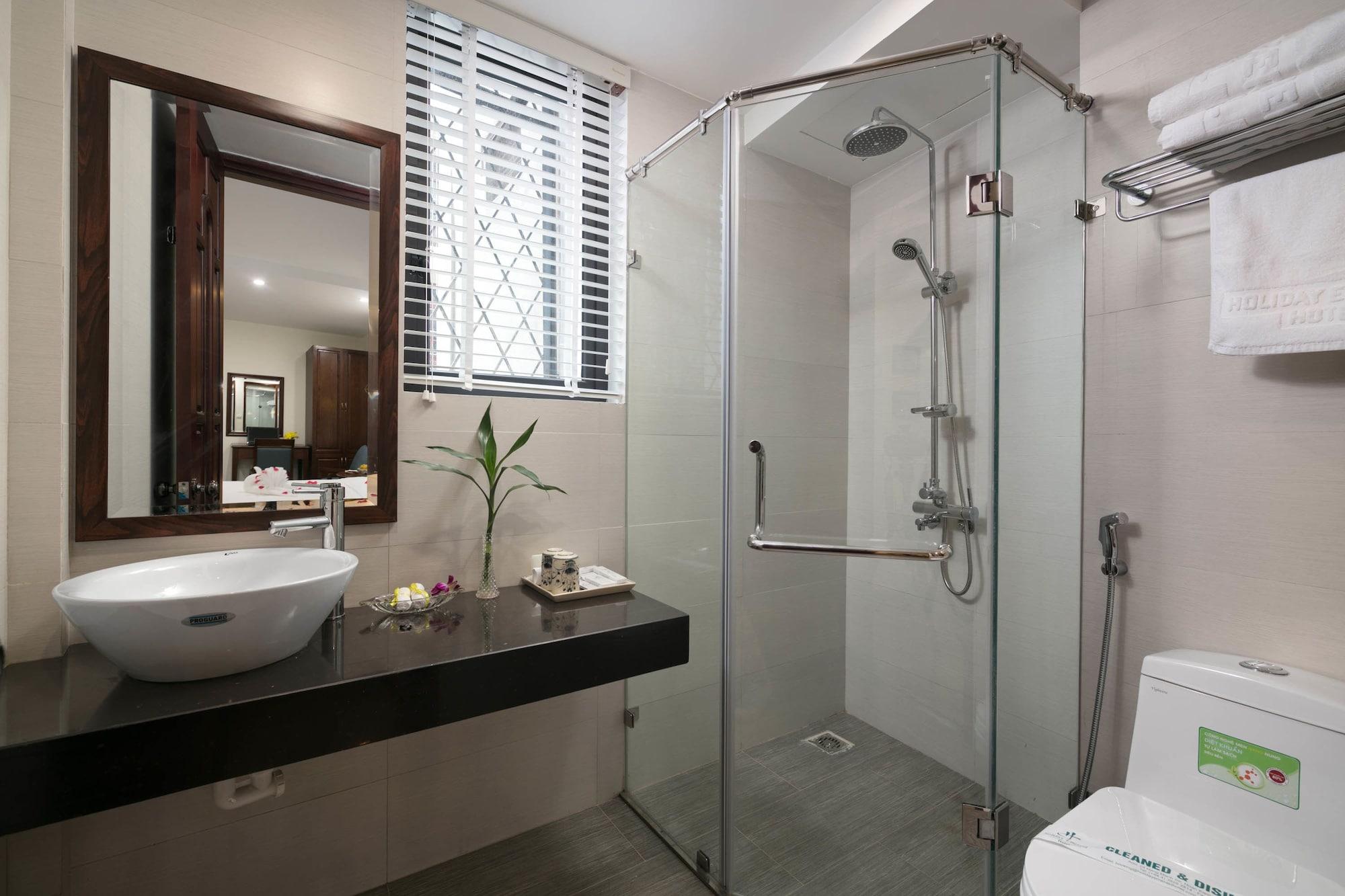 Holiday Emerald 3* Hanoi