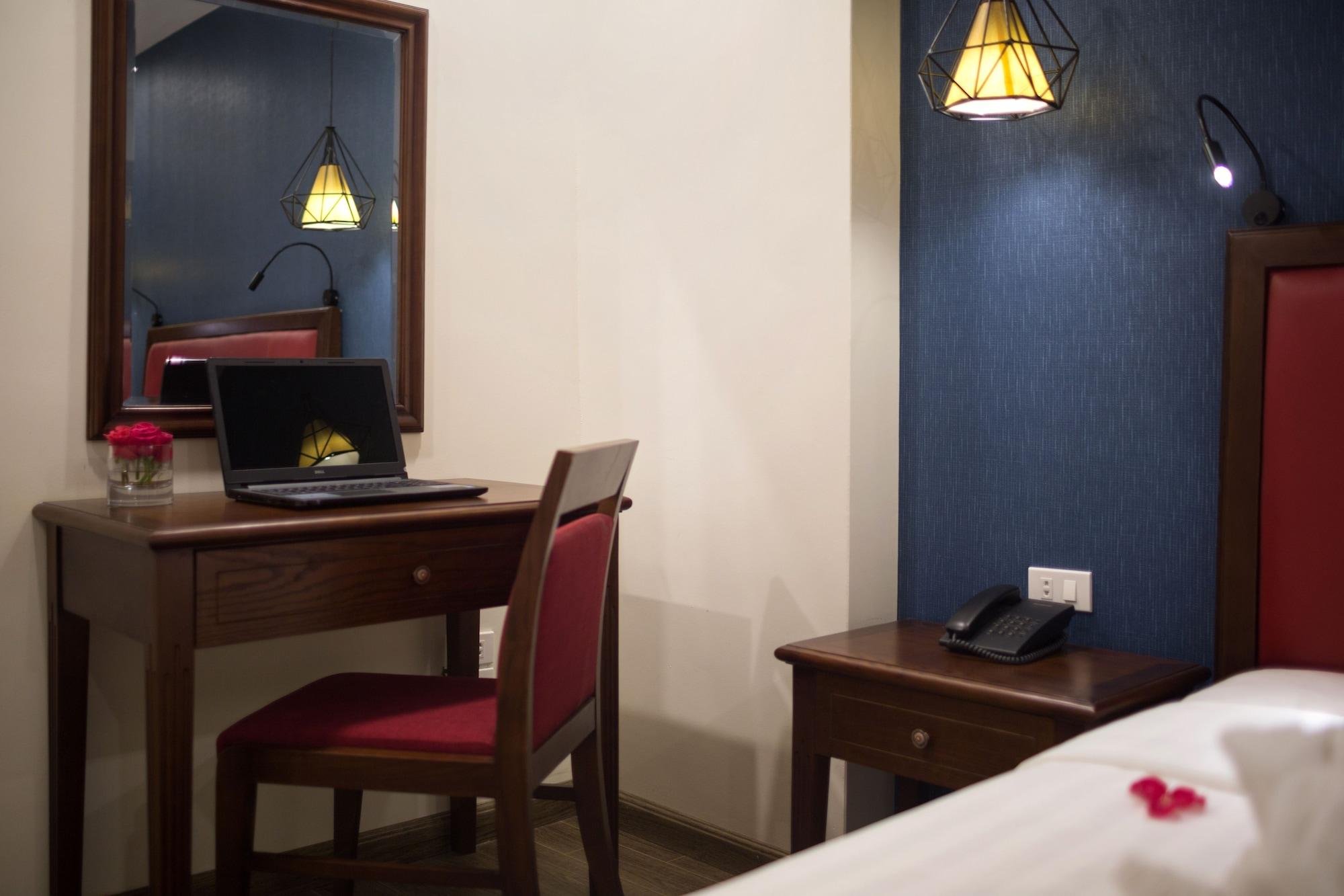 Hotel Holiday Emerald Hanoi
