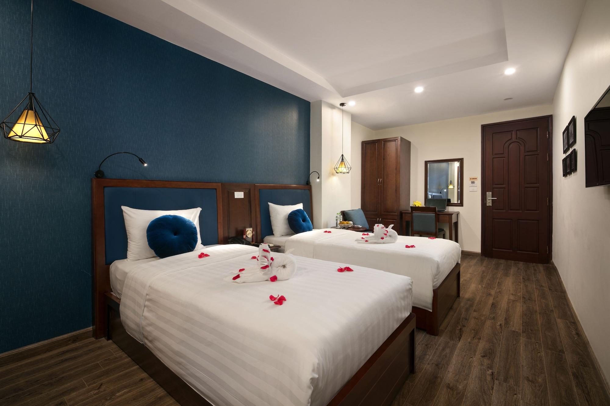 Holiday Emerald Hotel 3*