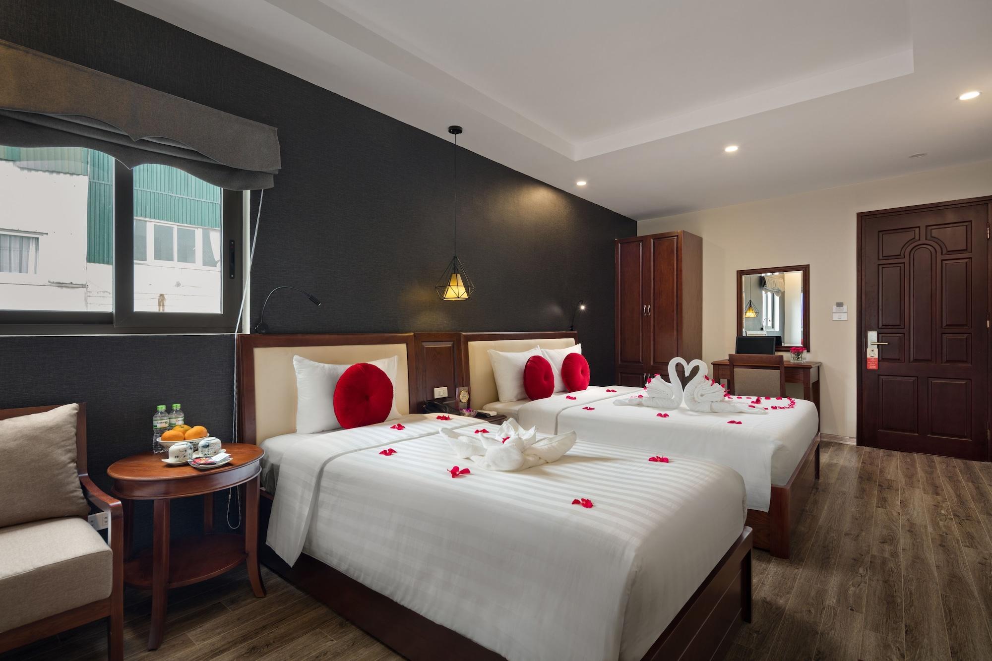 Holiday Emerald Hotel 3*