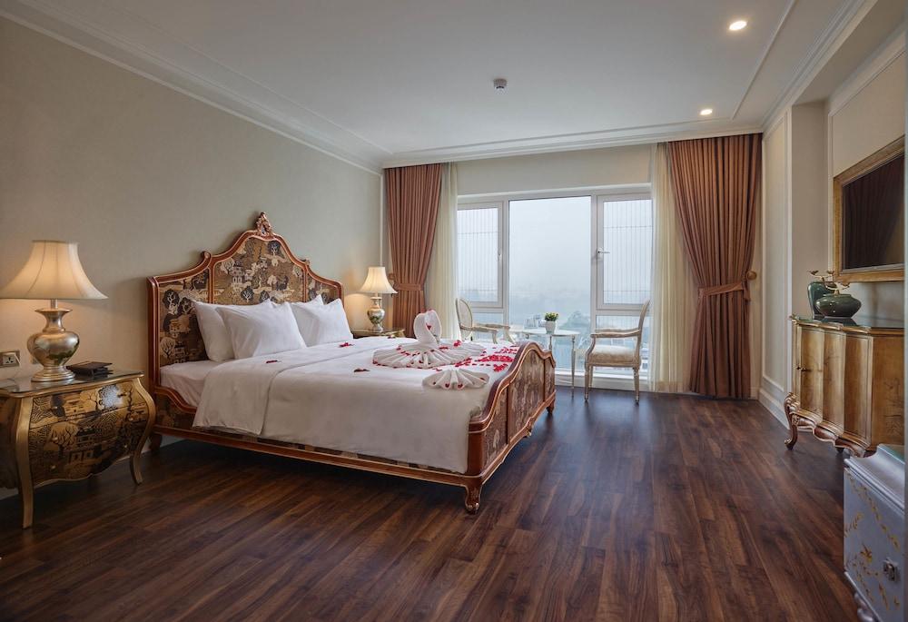 Damsels Boutique Hanoi