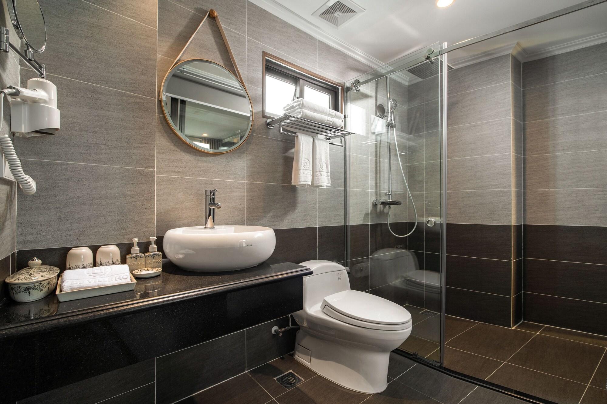 Khách sạn Khách Sạn&spa De Legend 4*
