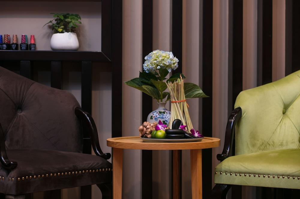 Hotel La Sante & Hanoi