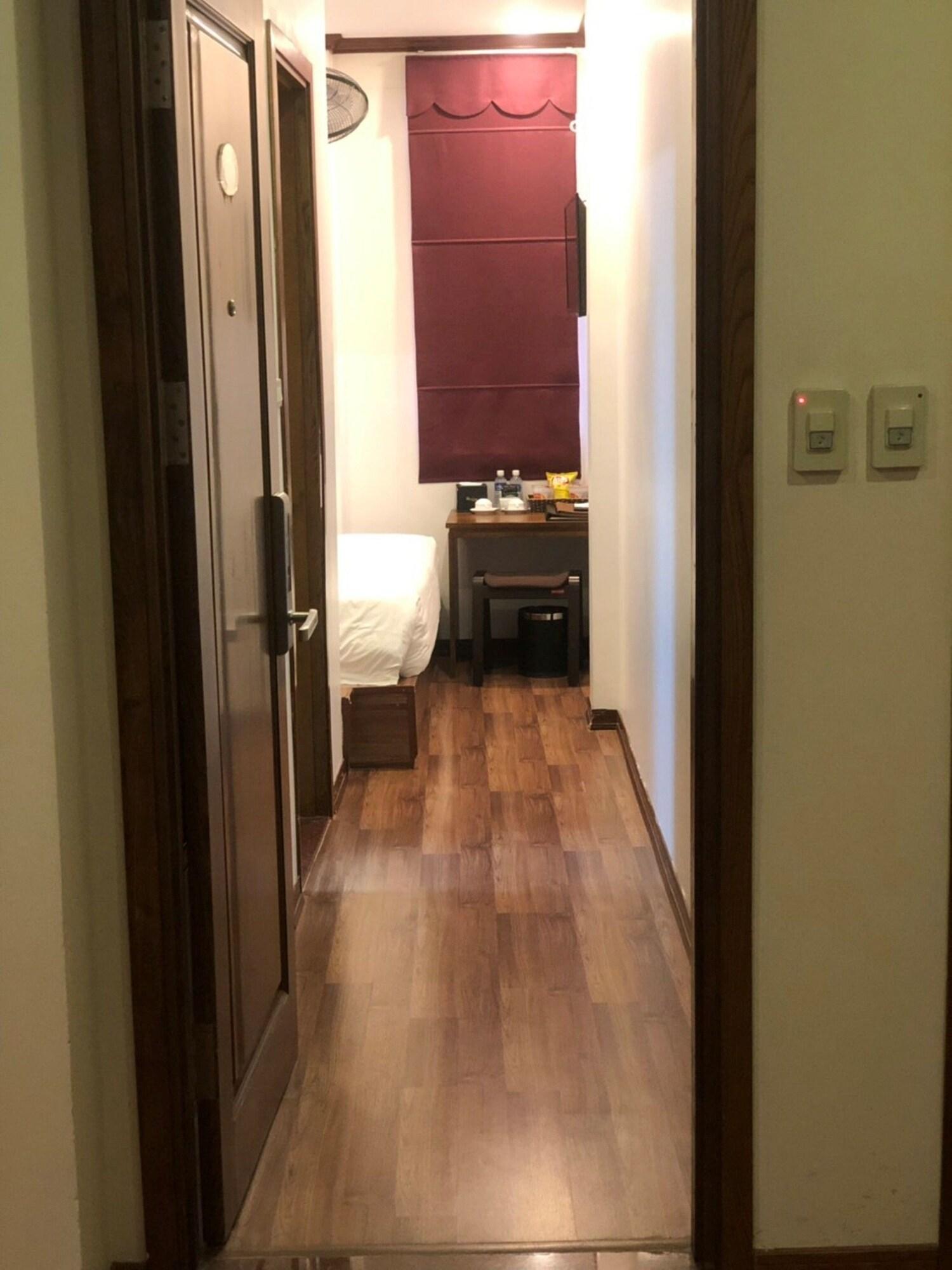 Hotel West &