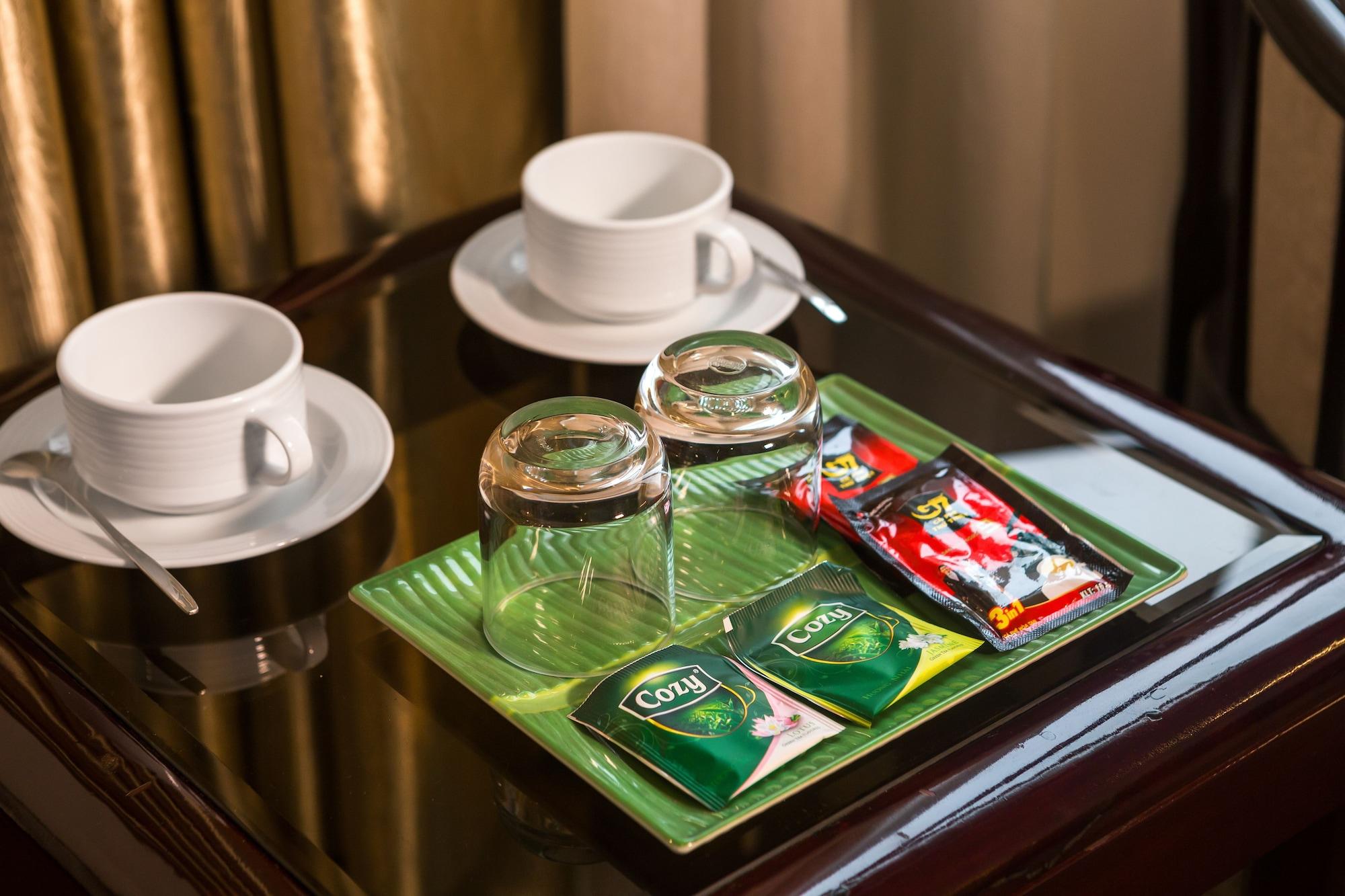 Bên Hồ 4* Hà Nội