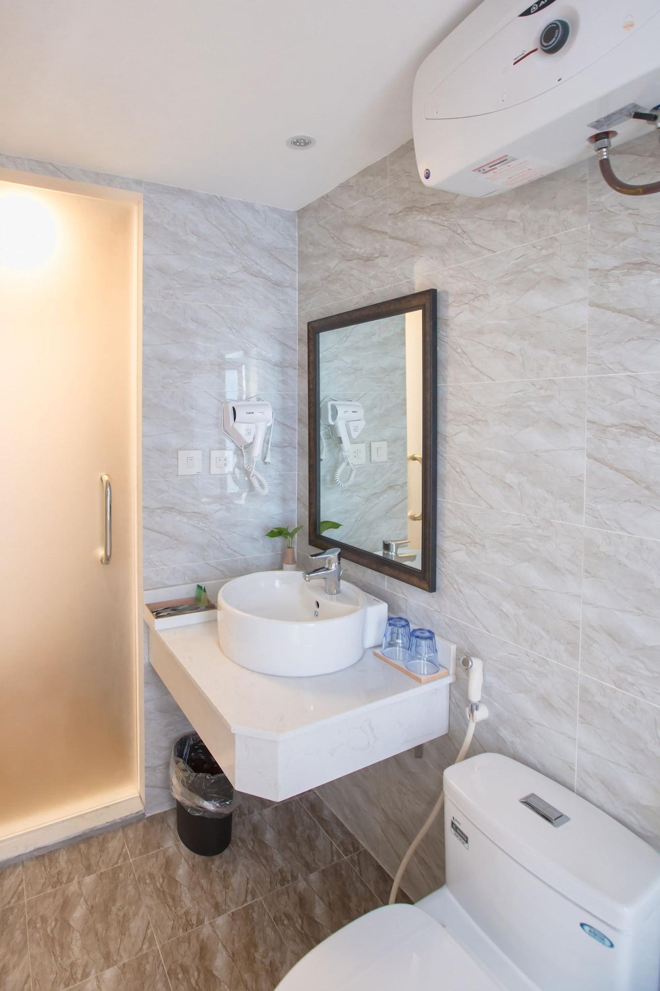 Dinh Ami Hotel 3*