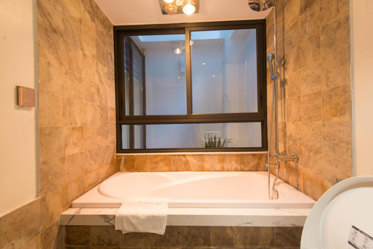 22housing & 81 Linh Lang Pangsapuri Hanoi