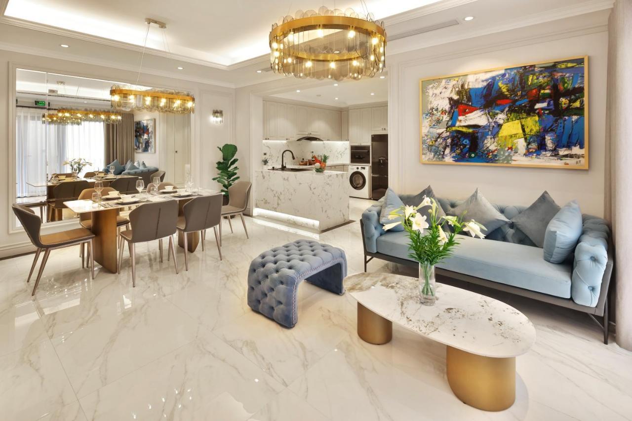 By Vitrine