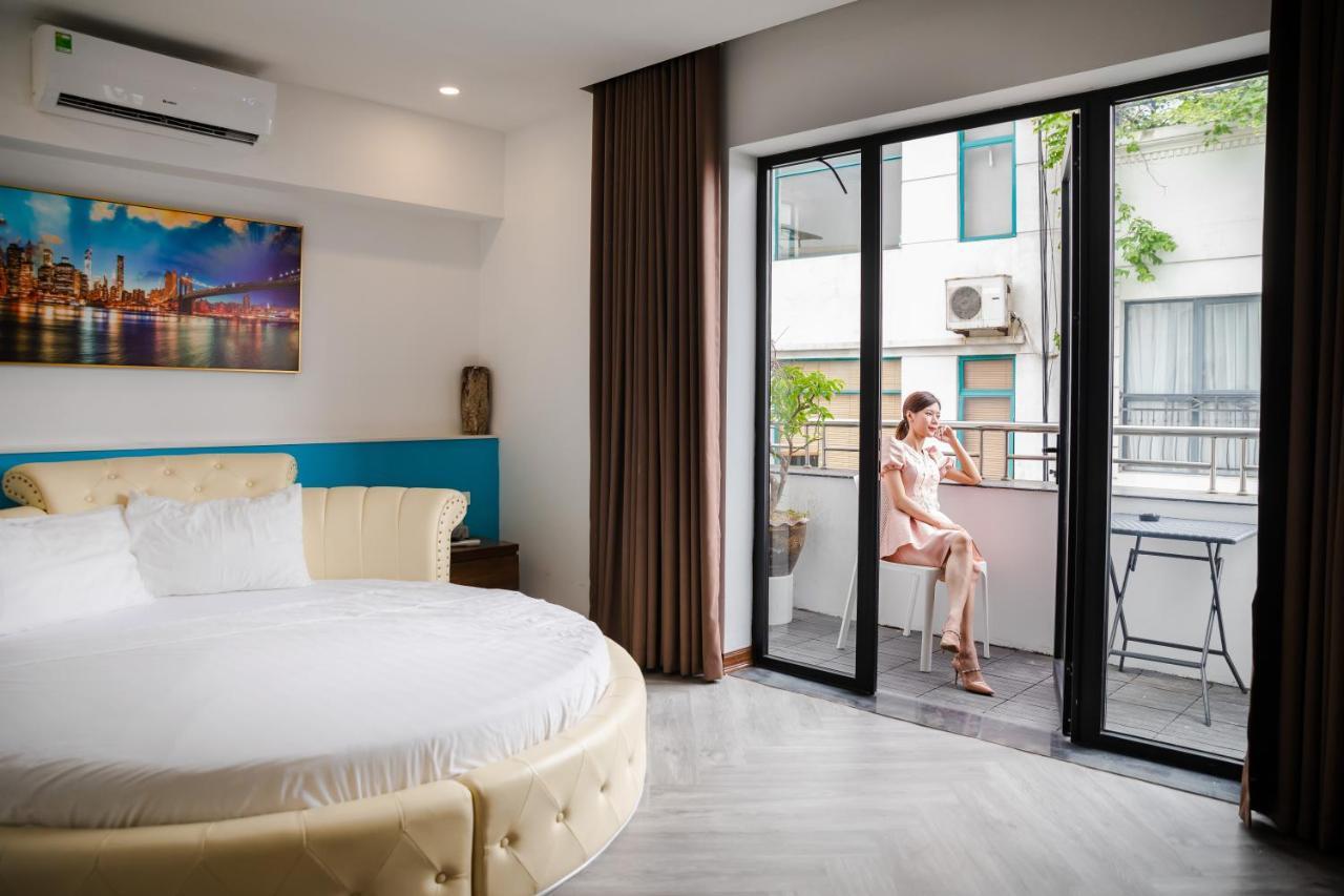 Hotel Night Hanoi