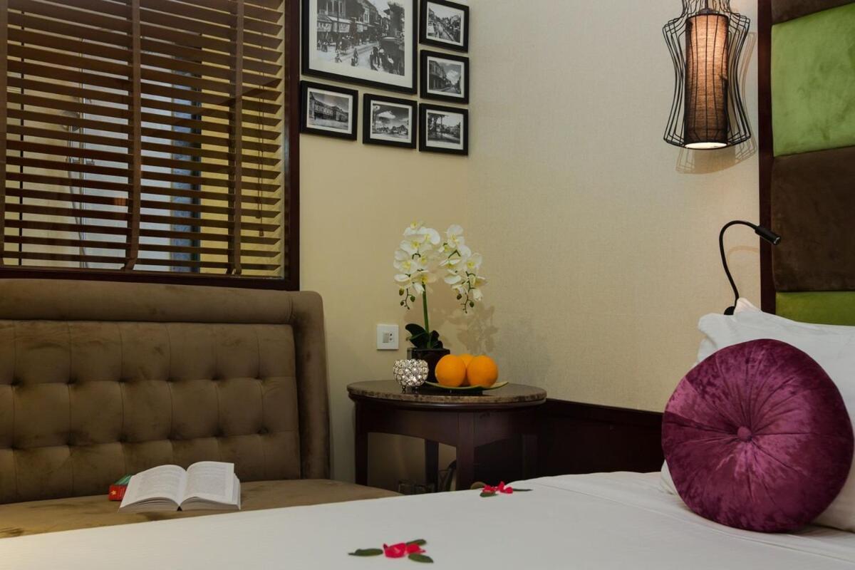 Hotel Ambassador & Travel