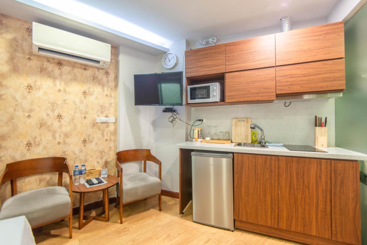 22land Moon West * Hanoi