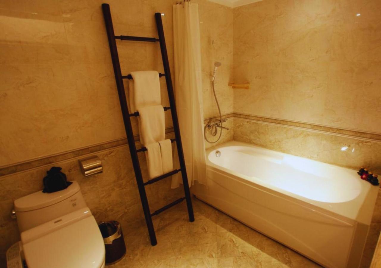 Emerald Waters Classy Hotel 4*
