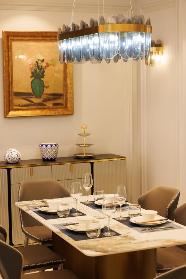 By Vitrine