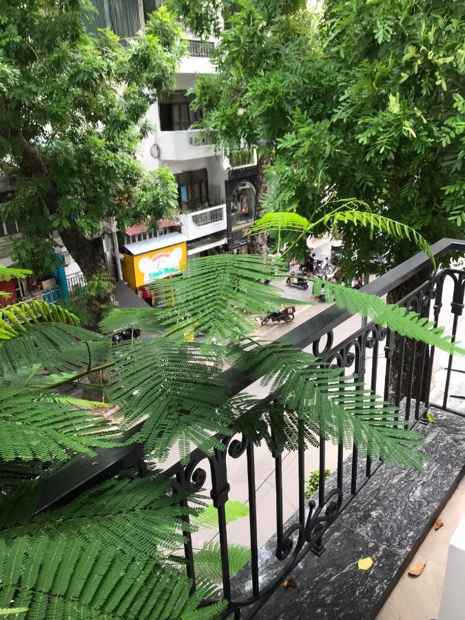 By Vitrine Apartment *