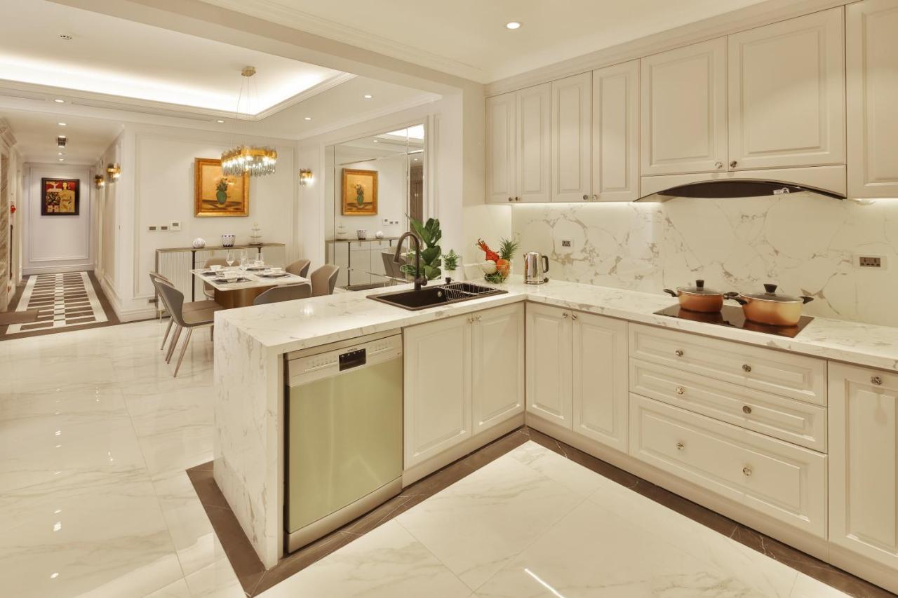 By Vitrine Apartment