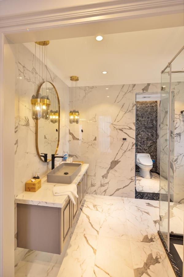 By Vitrine Apartment *