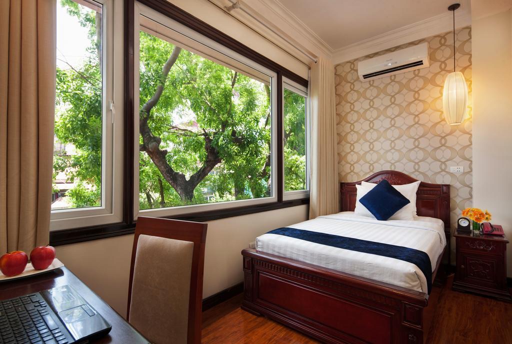 Golden Moon & Travel Hotel 3*
