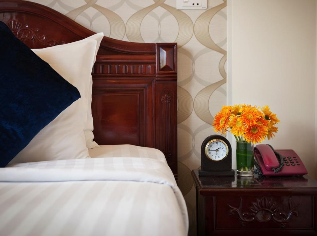 Hotel Golden Moon & Travel