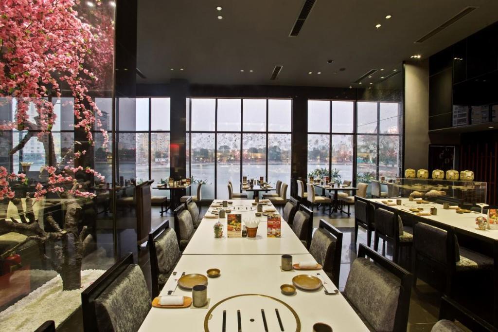 Bên Hồ 4*