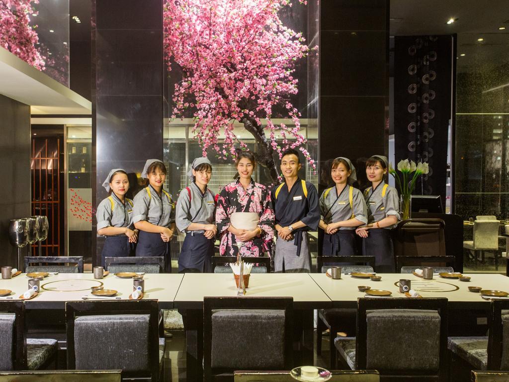 Khách sạn Bên Hồ 4*