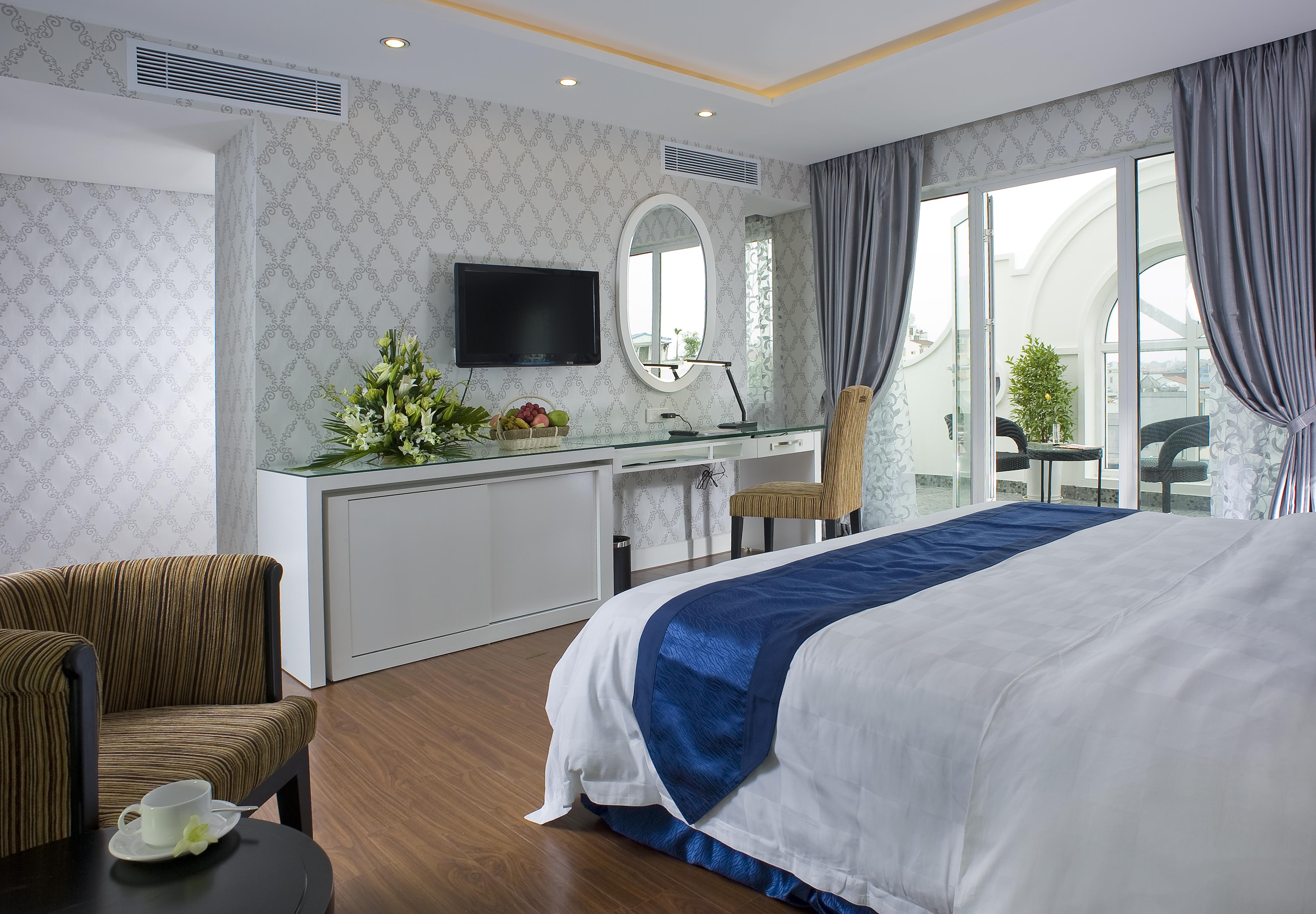Hotel Victor Metropolis & Rooftop Bar In 4*