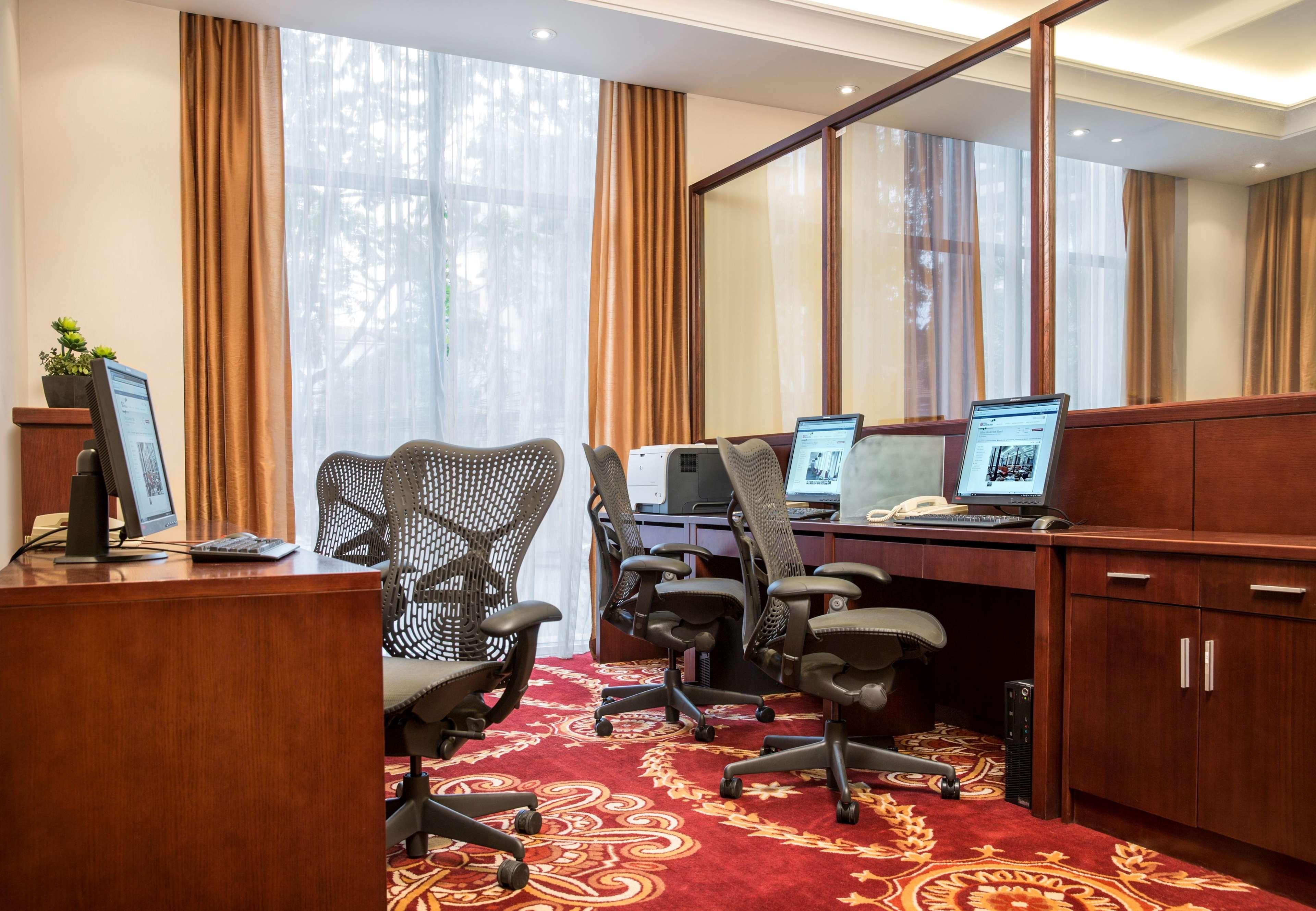 Hilton Garden 4*