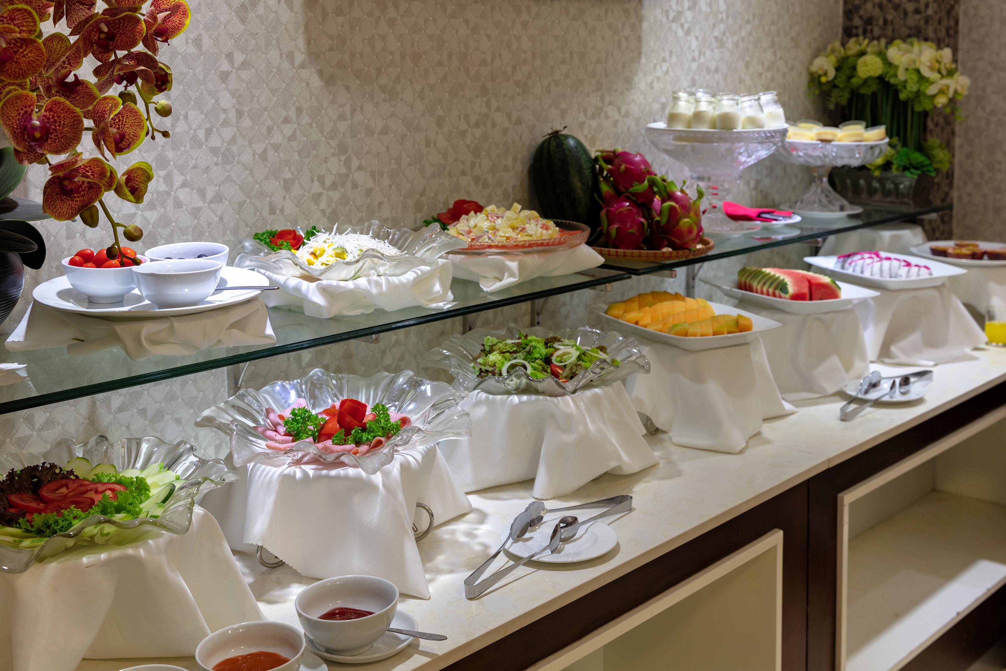 Skylark Hotel 4*