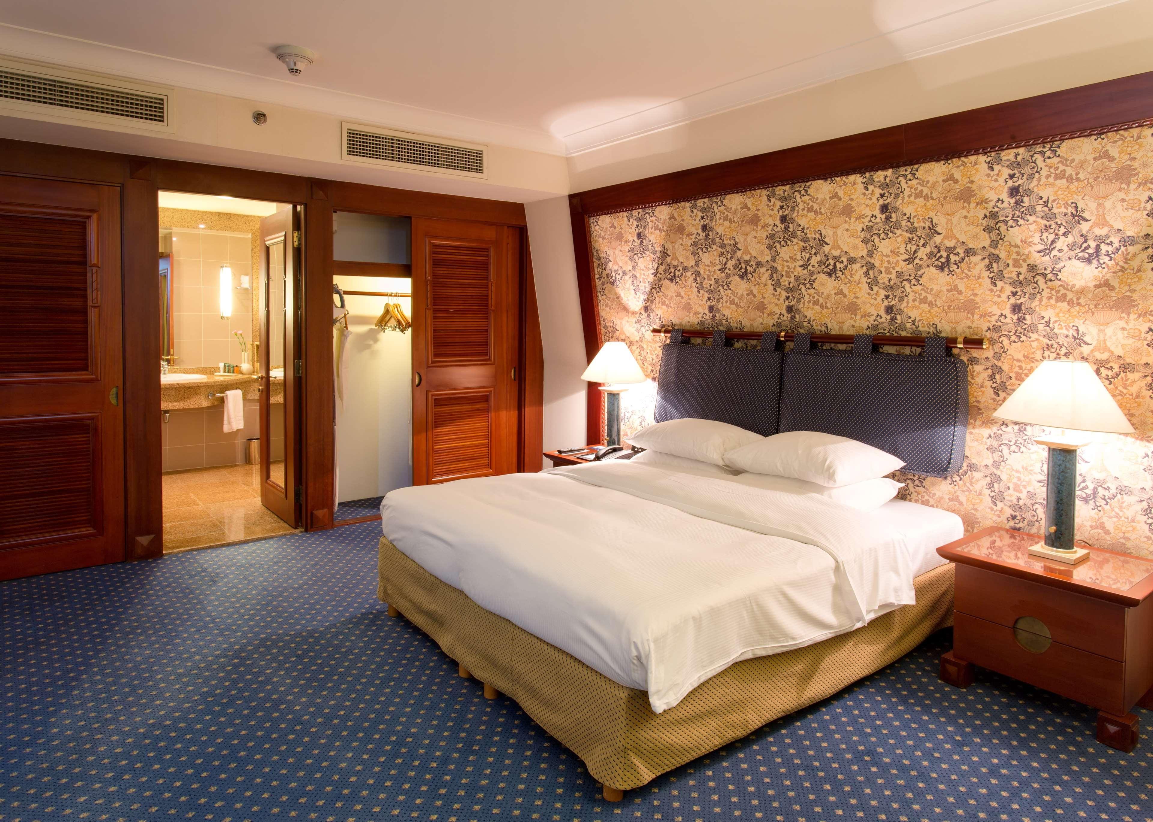 Hilton Opera 5*