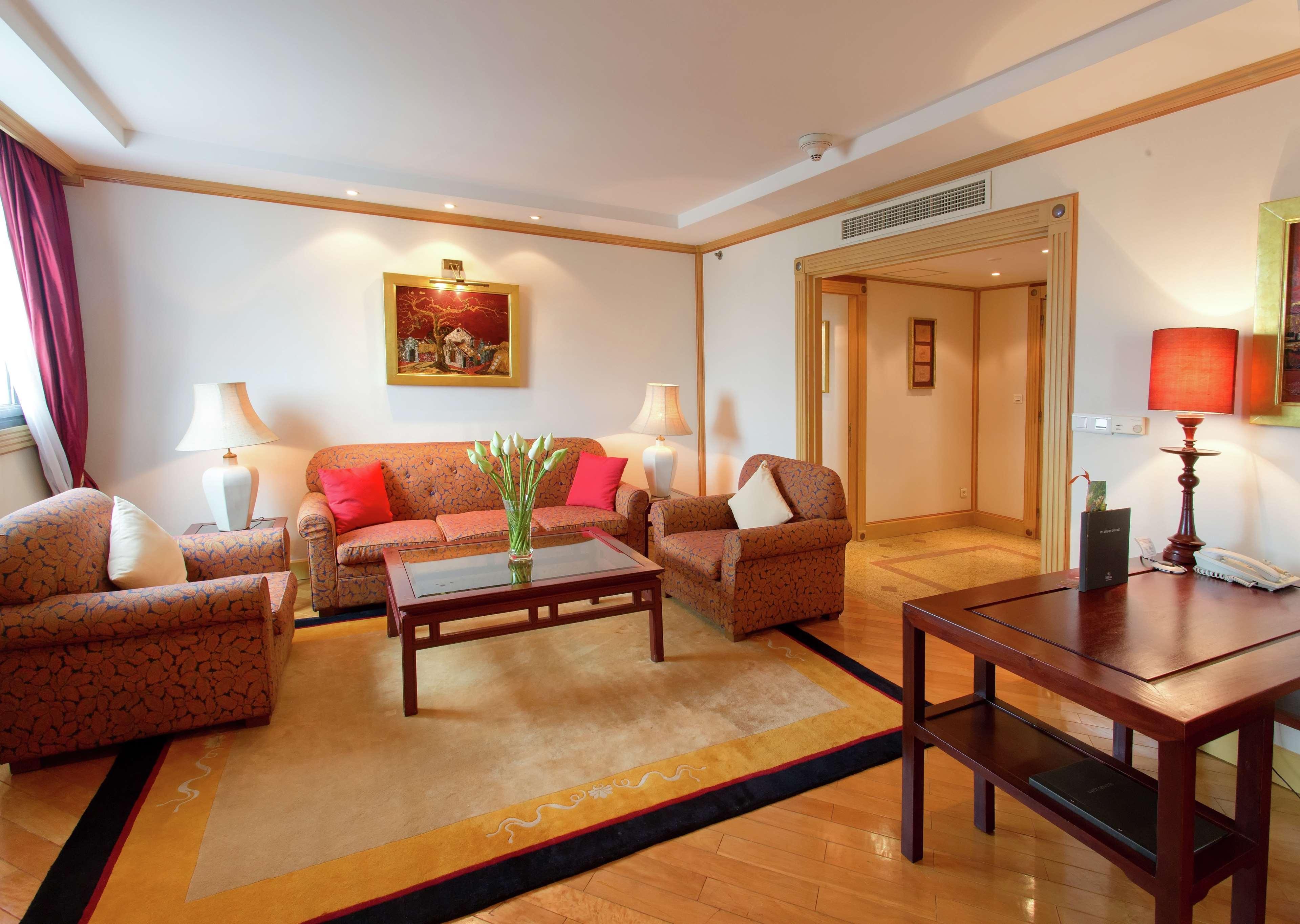 Hilton Opera Hotel 5*