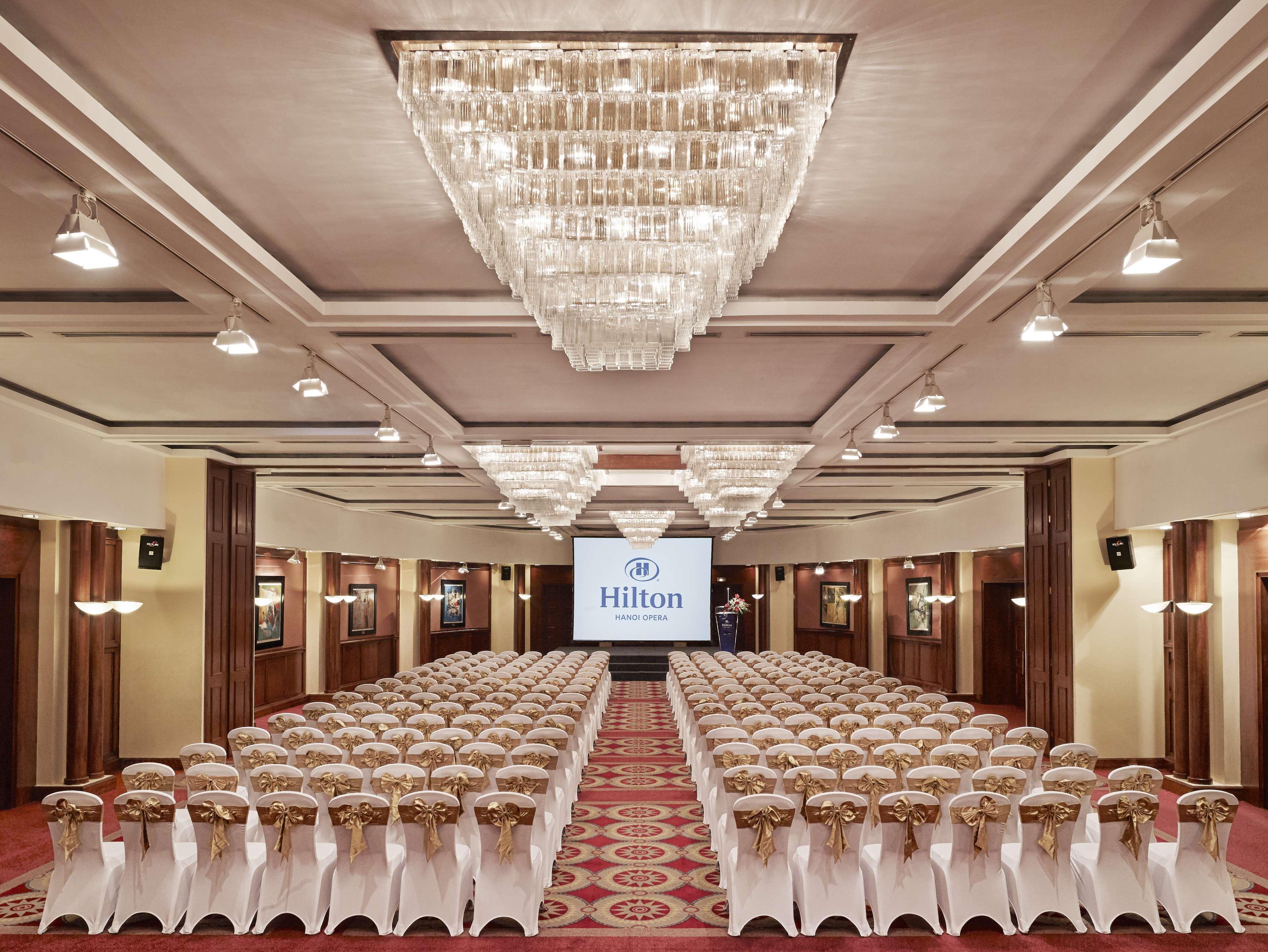 Hilton Opera 5*