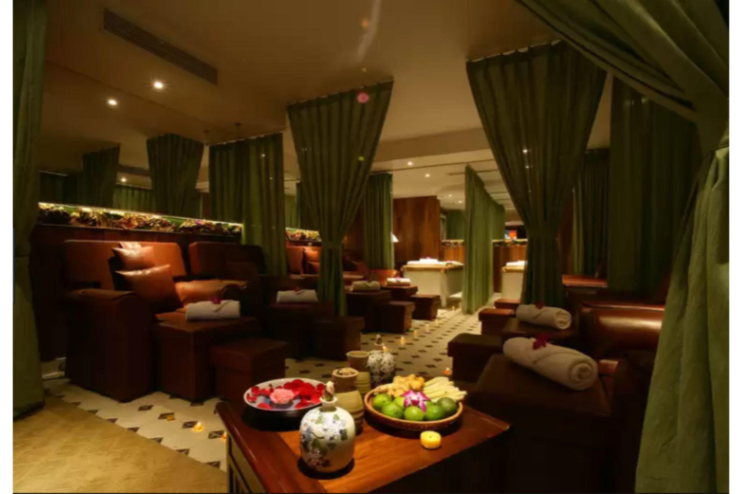 Hotel The Palmy &