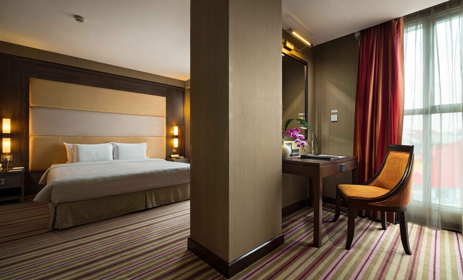 Silk Path Hotel 4*