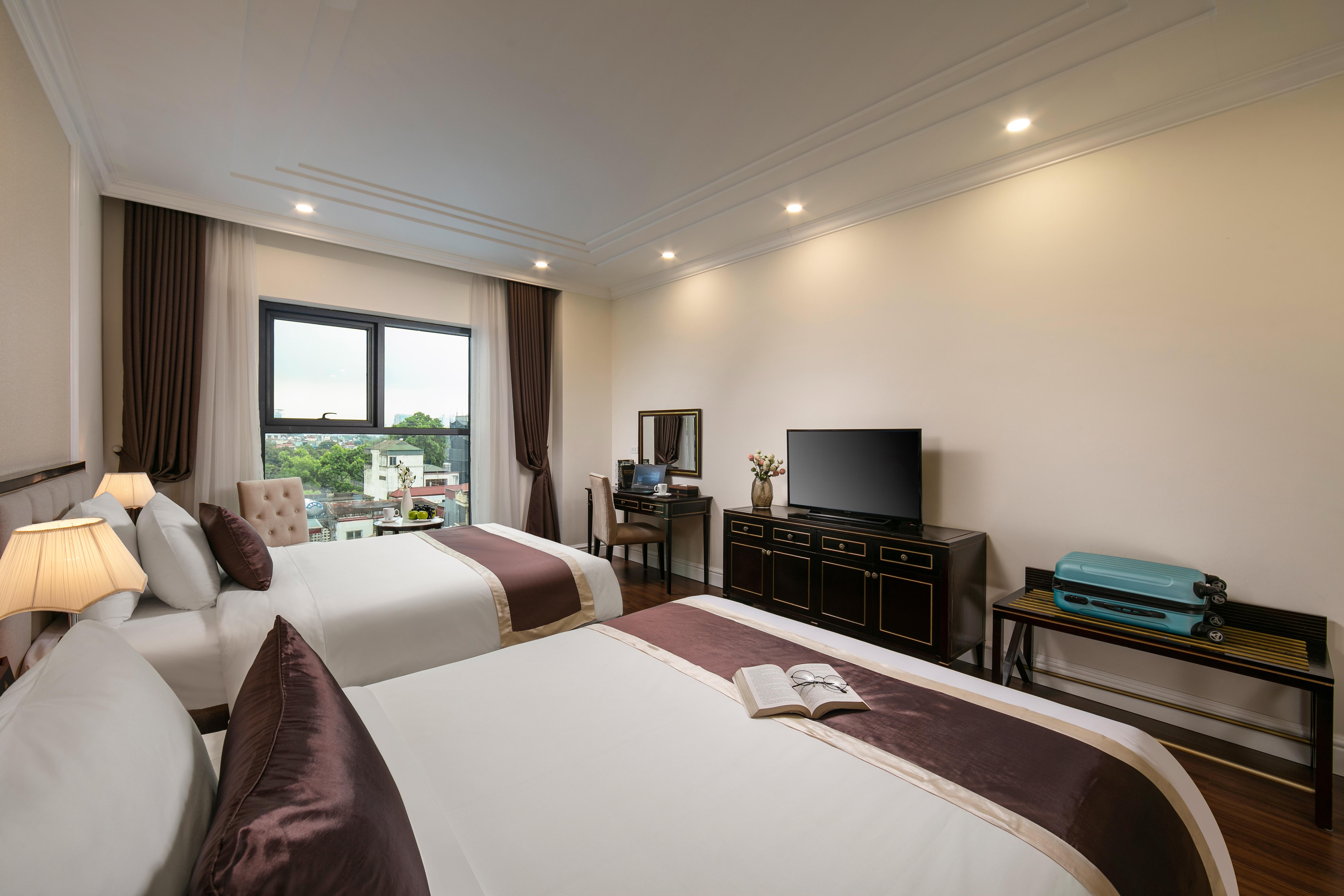 Adonis Hotel 3*