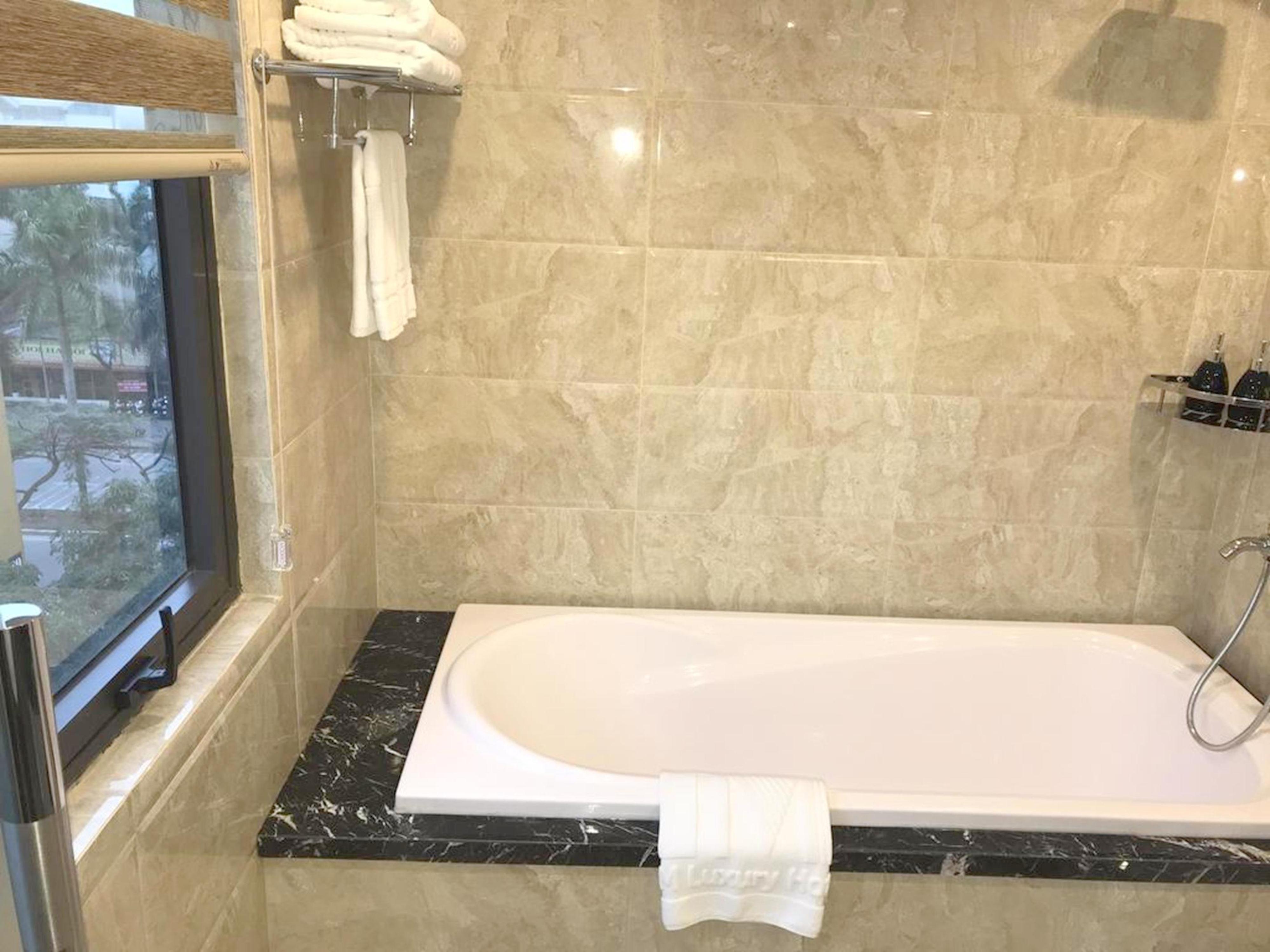 T&m Luxury Hotel