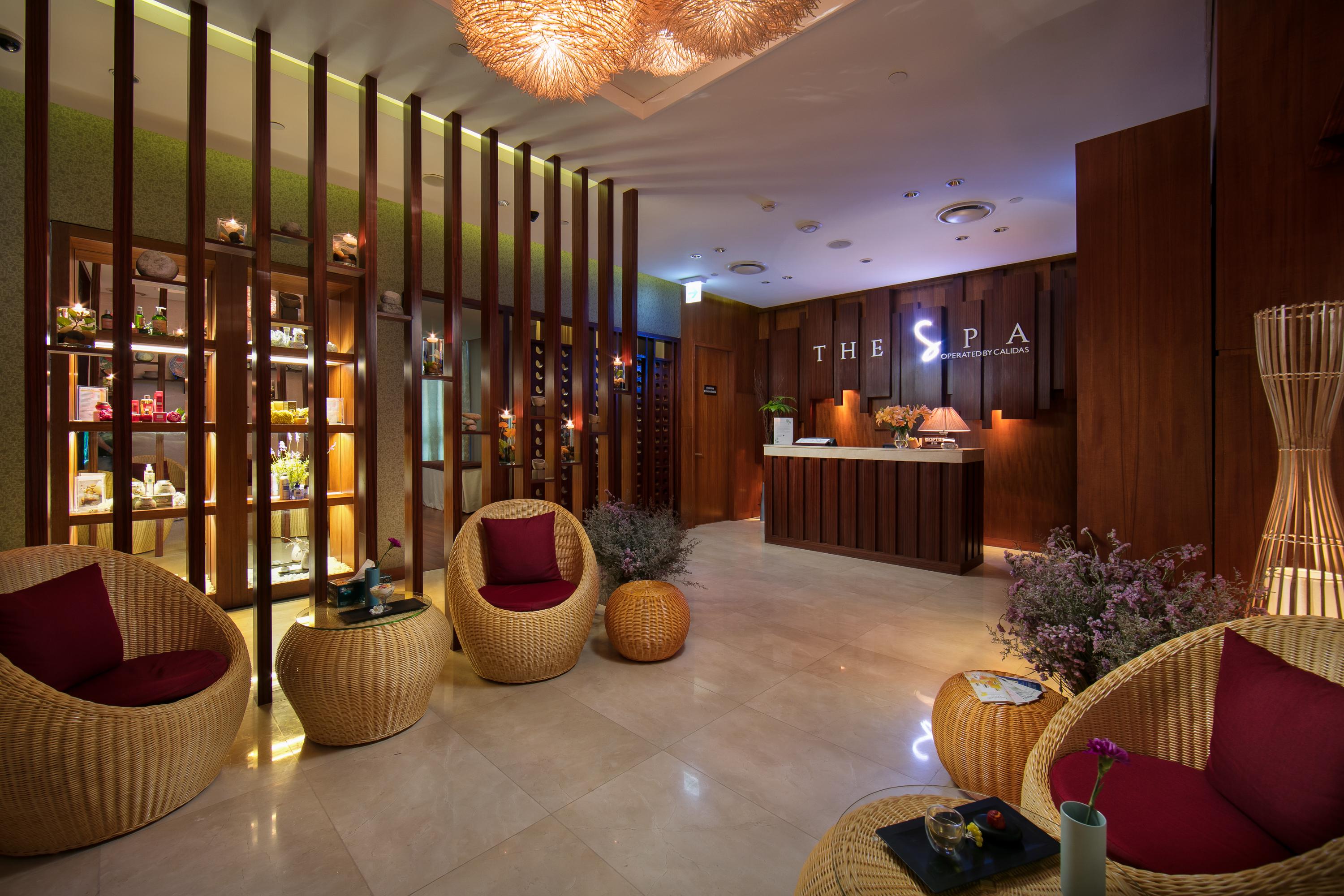 Hotel Calidas Landmark72 Royal 5*