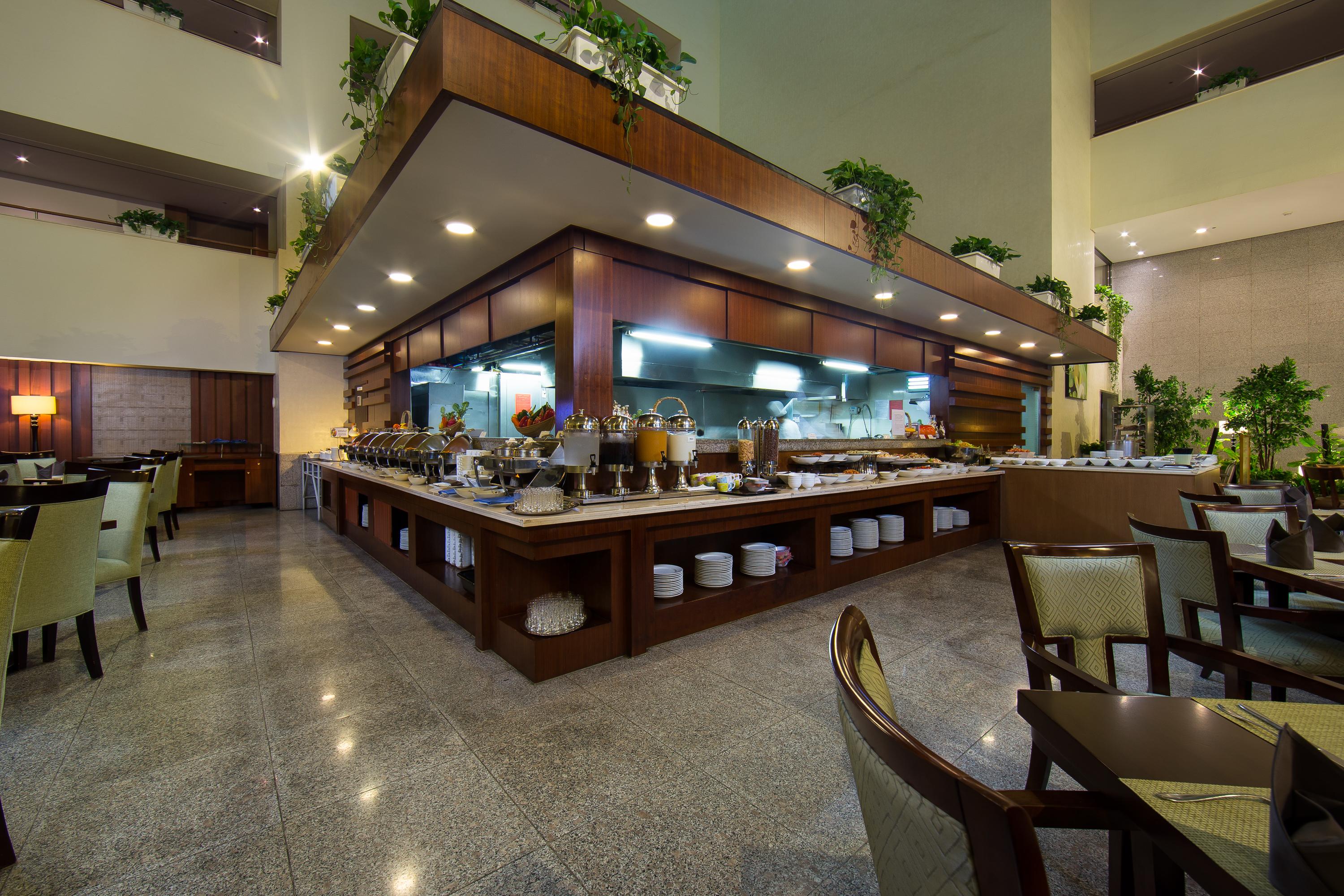 Calidas Landmark72 Royal Hotel 5*