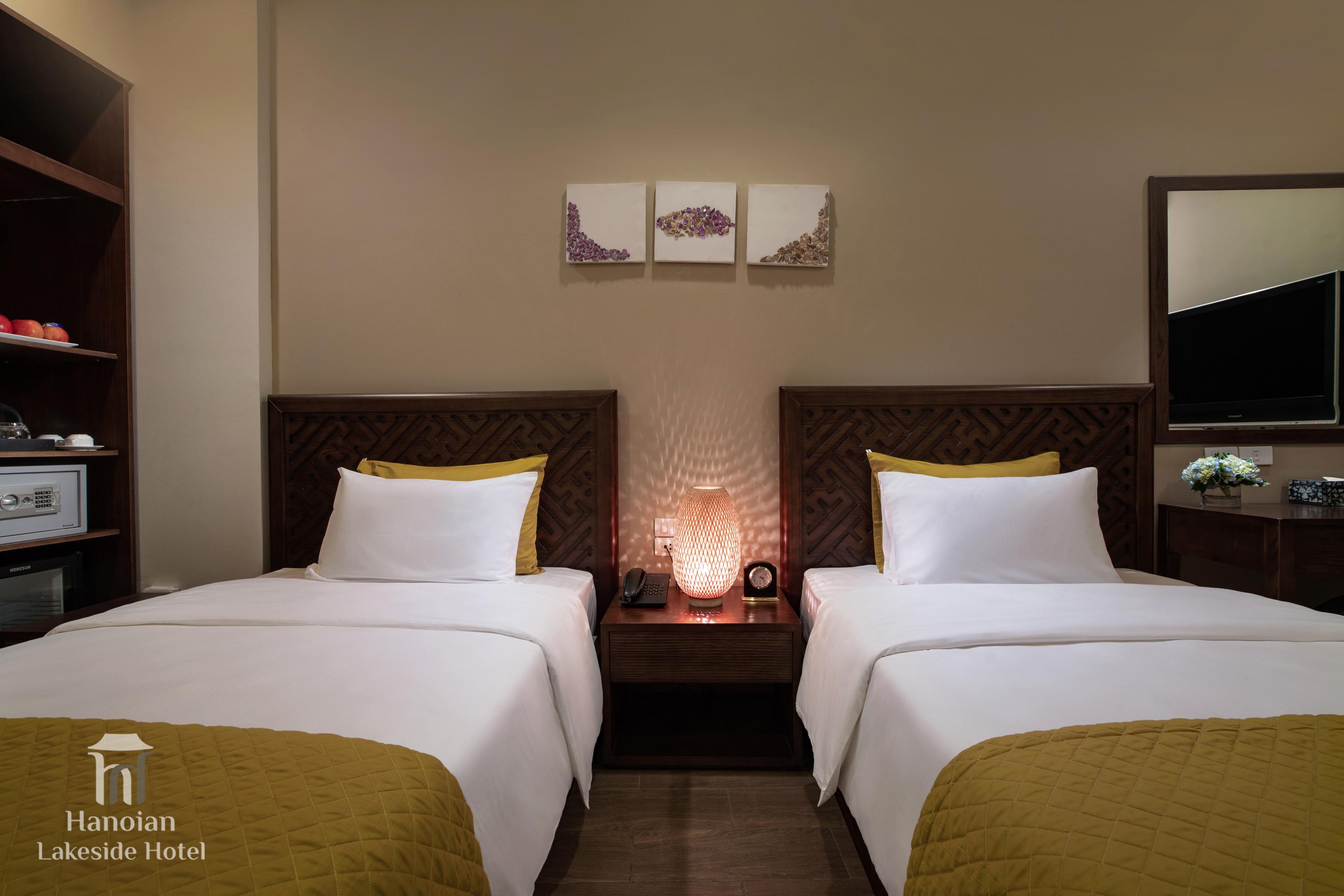 Lakeside Premium & Travel