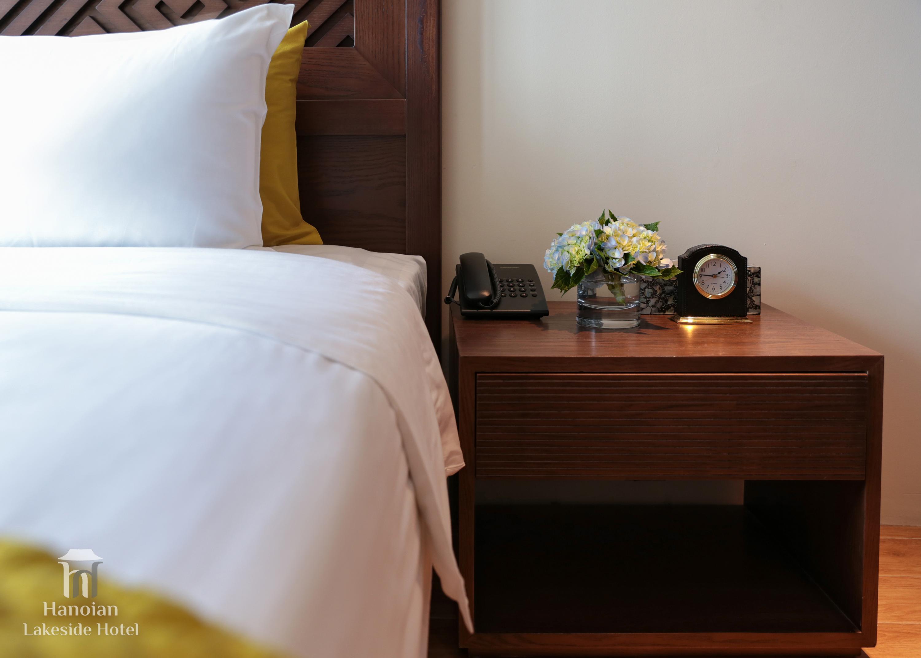 Lakeside Premium & Travel Hotel