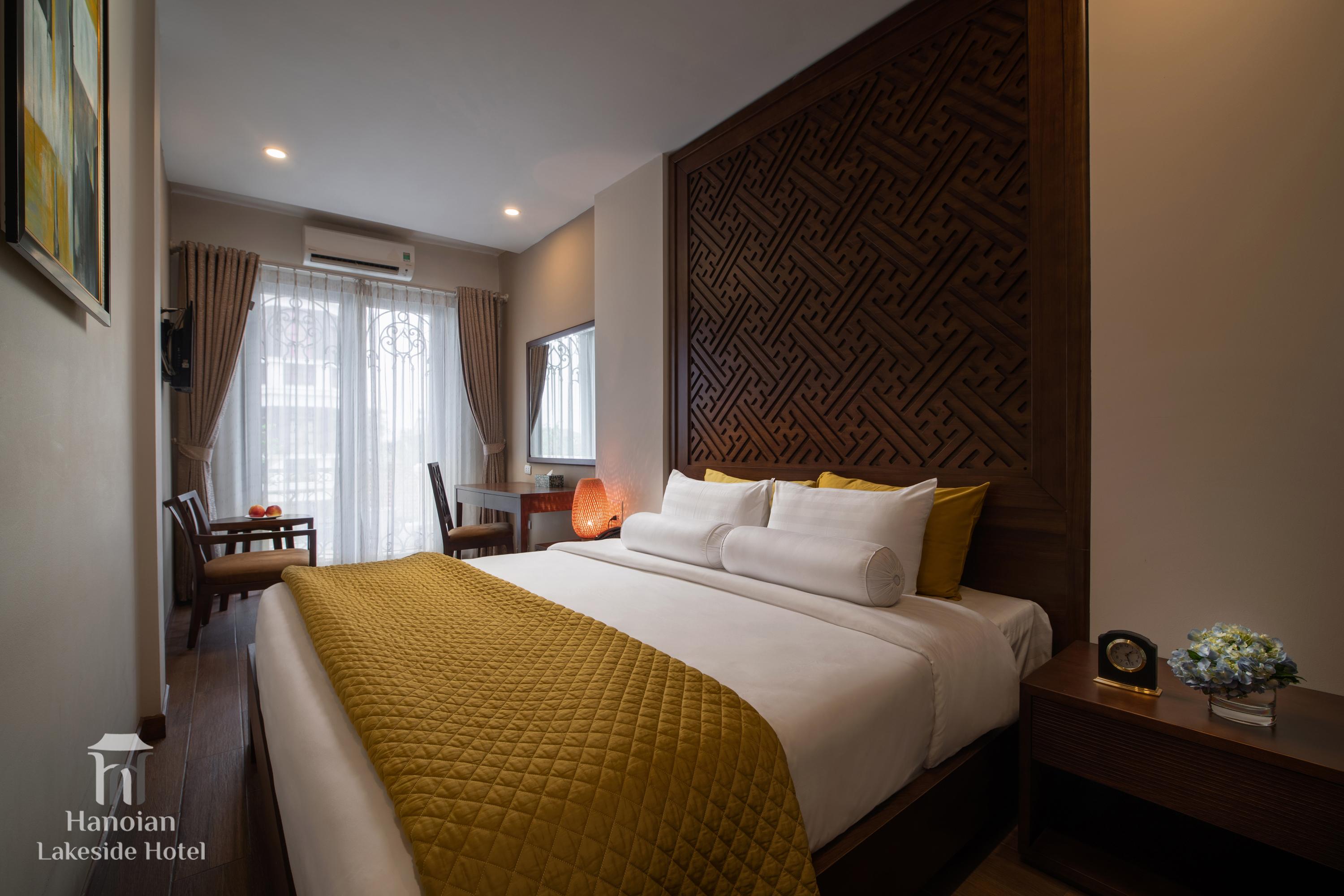 Lakeside Premium & Travel Hotel