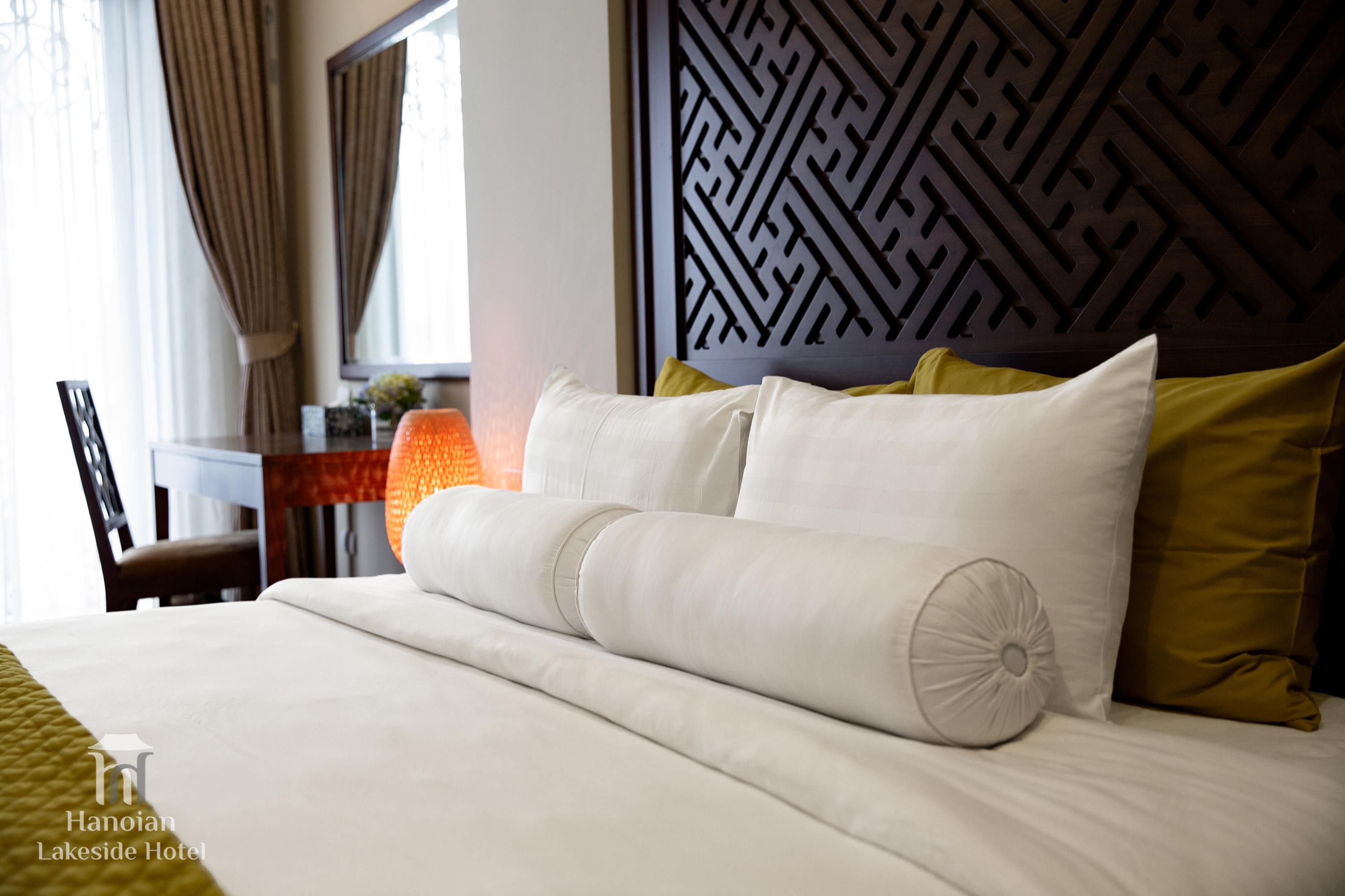 Lakeside Premium & Travel