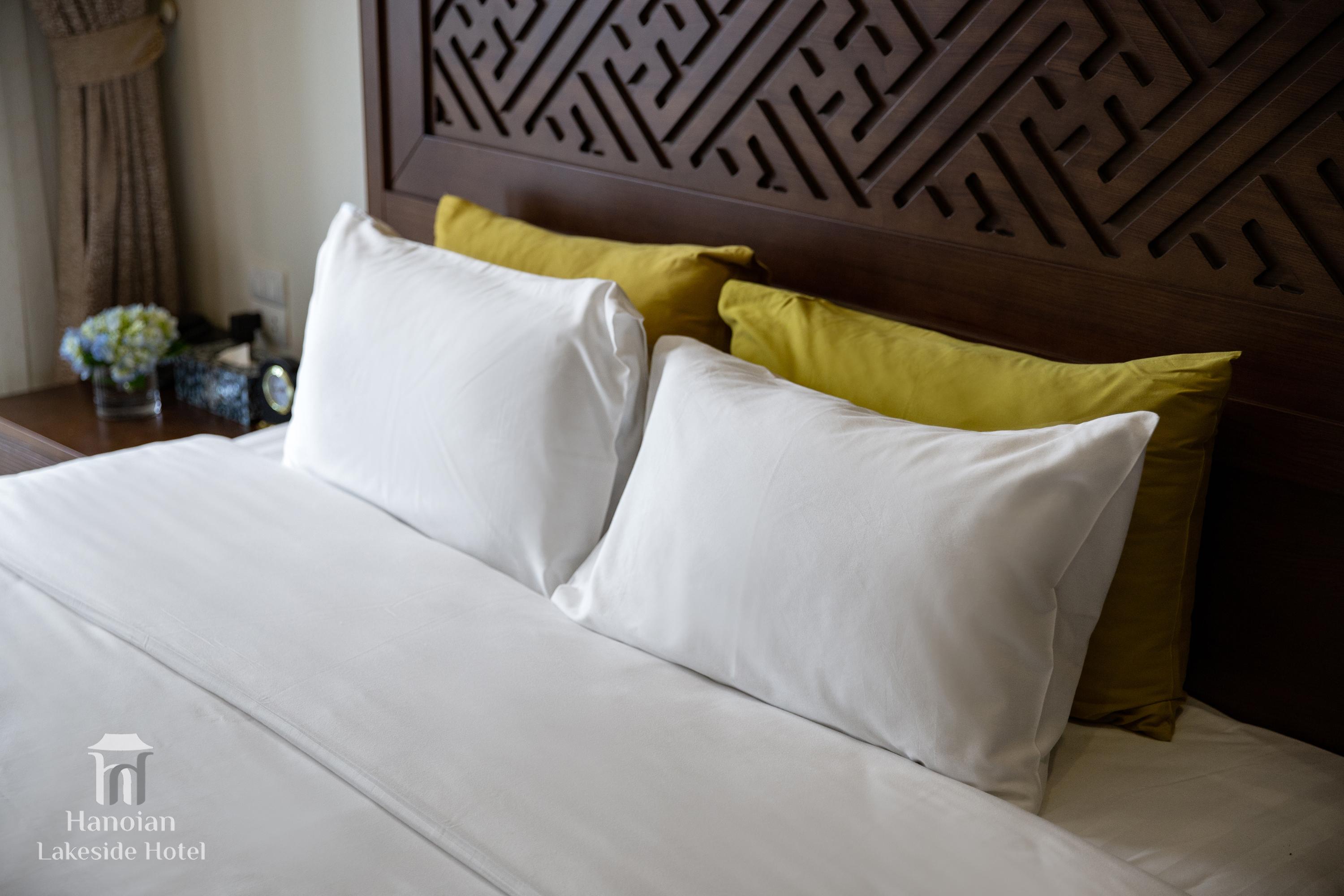 Lakeside Premium & Travel