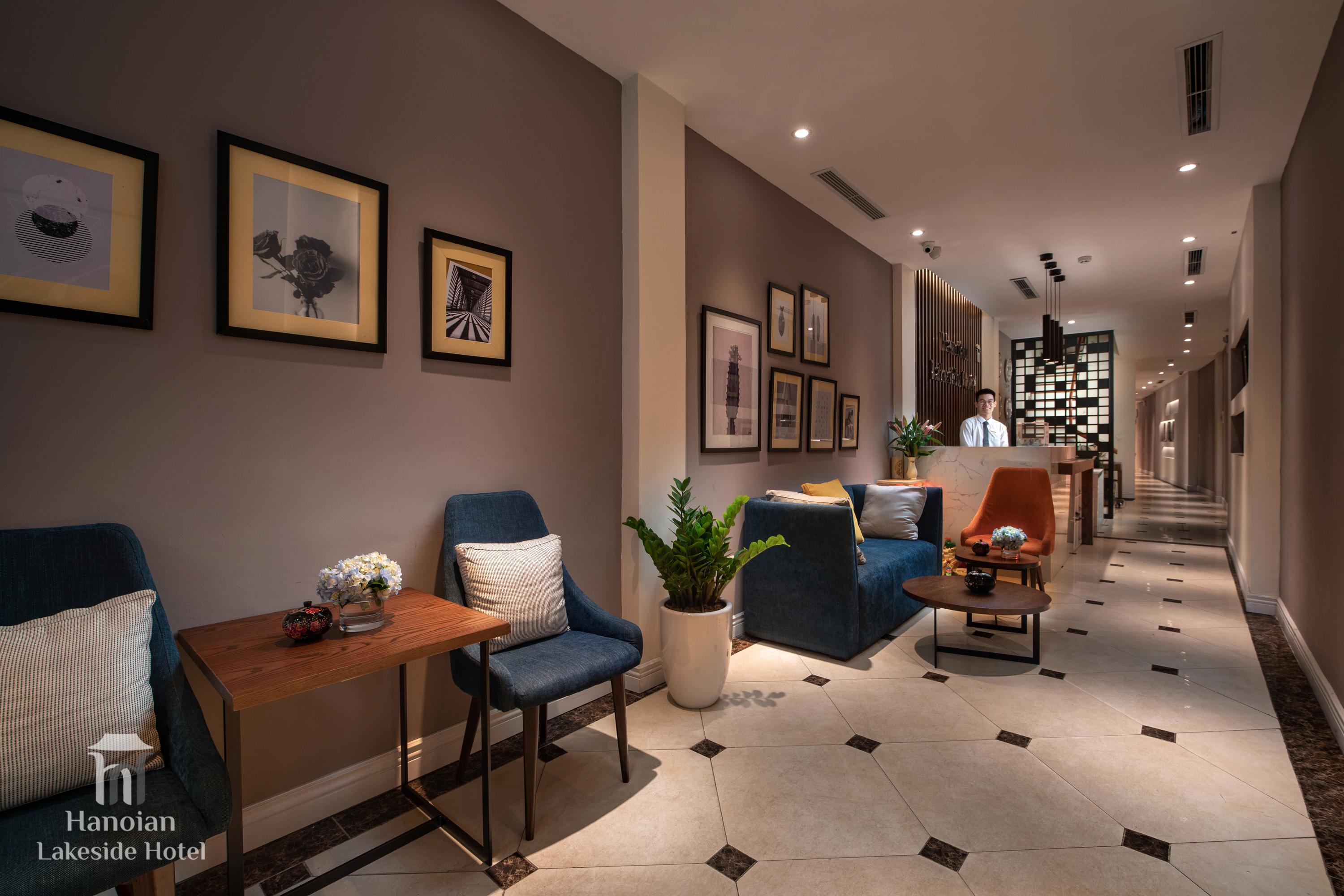 Lakeside Premium & Travel Hotel