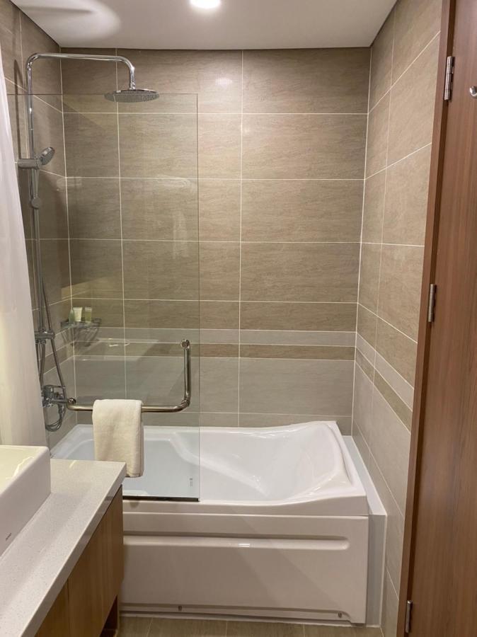 Five Star Westlake 1st-4th Floors & Serviced 5*