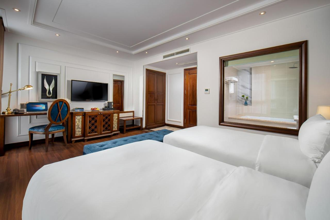 The Q Hanoi