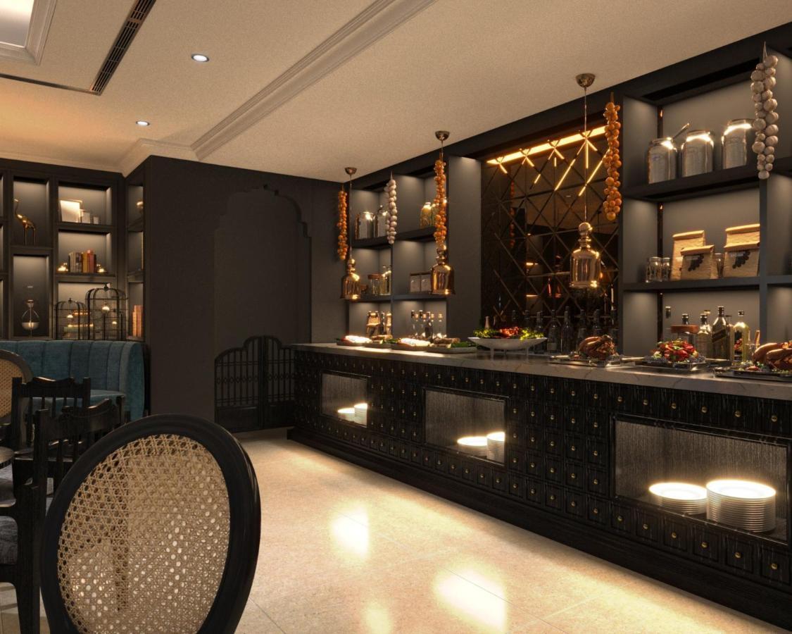 Aviary & Travel Hotel
