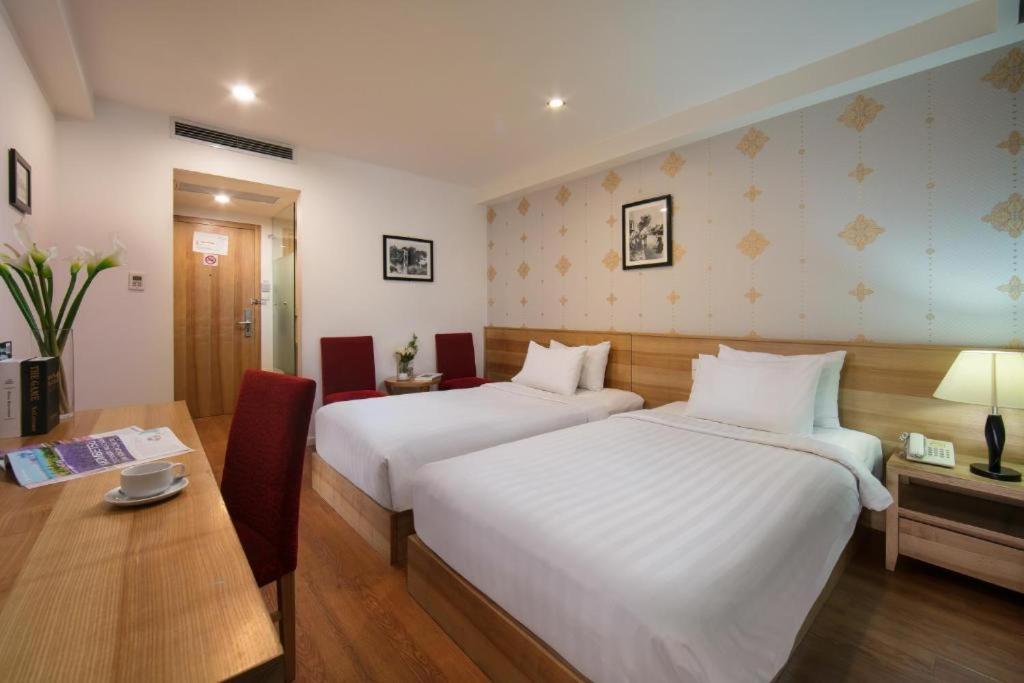 Hotel Aviary & Travel