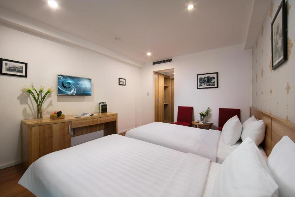 Aviary & Travel Hotel