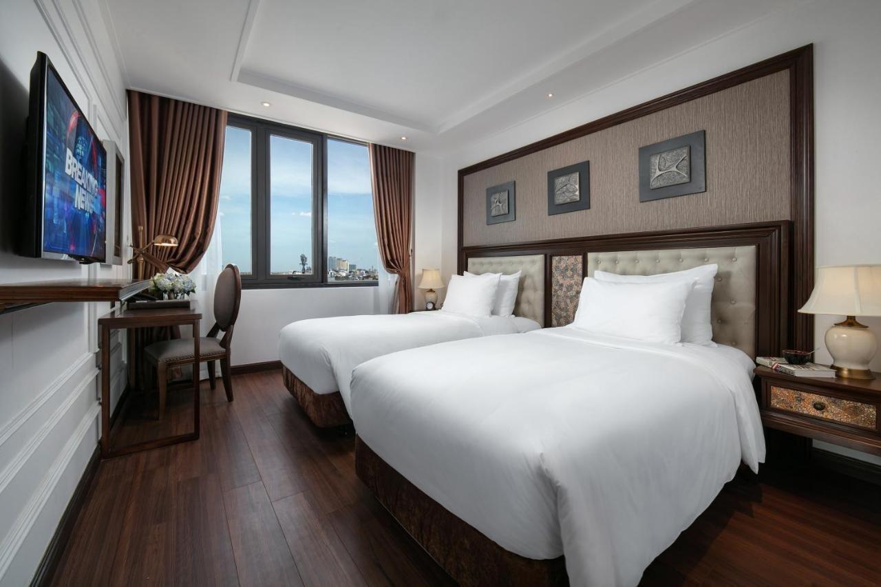 The Q Hanoi