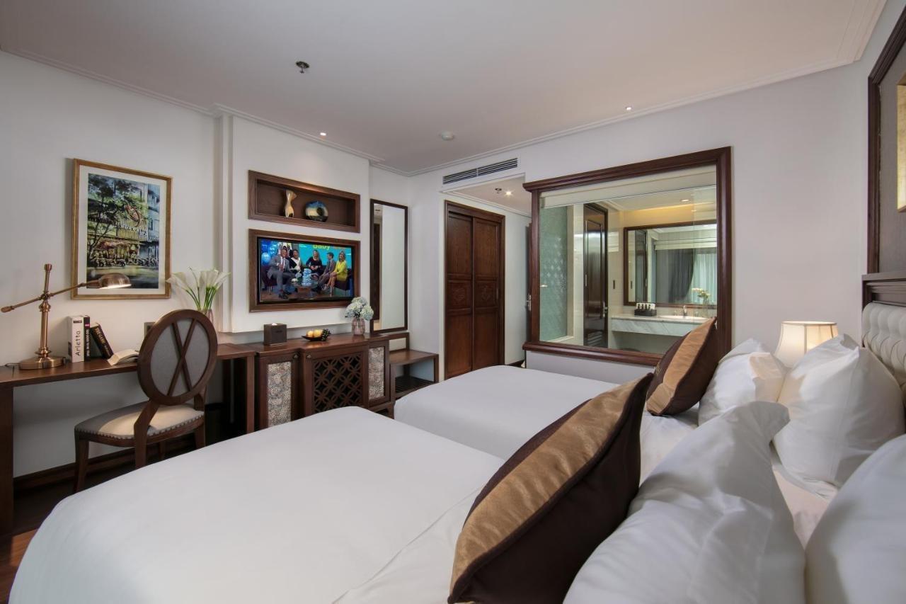 The Q Hanoi